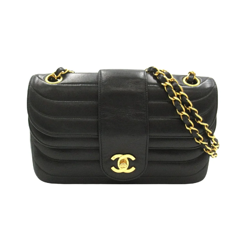 Chanel Flap Bag  Leather Shoulder Bag (Pre-Owned)